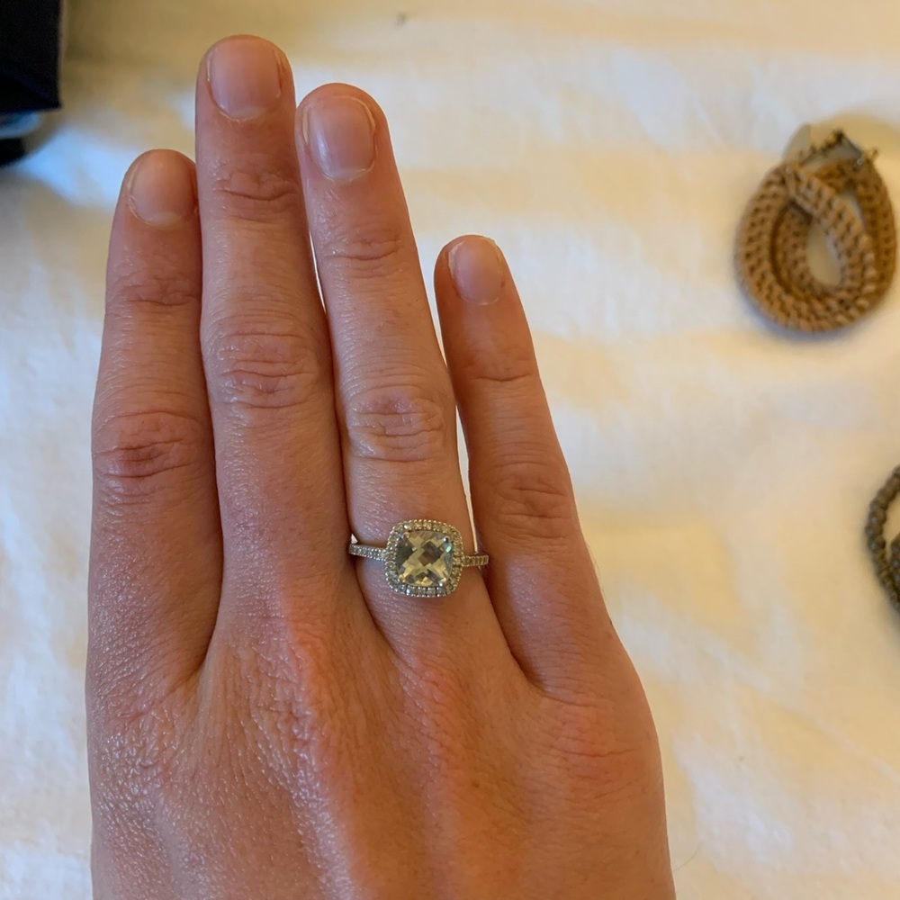 MAKE AN OFFER 💗 diamond and stone ring